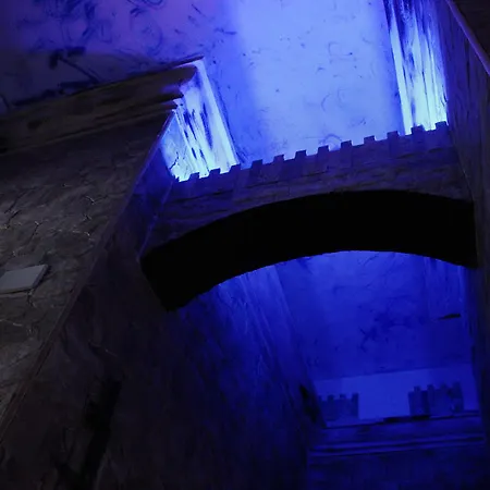 לינה וארוחת בוקר Camelot 3*